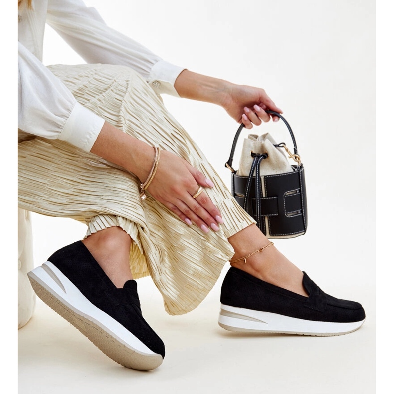 Mustat rei'itetyt Muna kengät 1