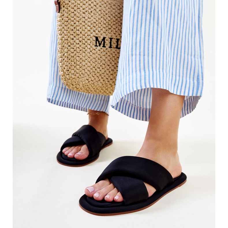 Randin mustat tossut 1