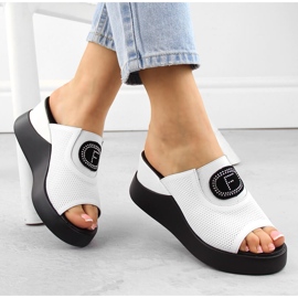 Naisten nahkaiset harjakattoiset kiila sandaalit, valkoinen Filippo DK6141 1