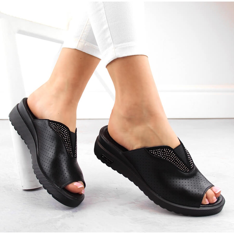 Mustat nahkaiset naisten kiila sandaalit Filippo DK6146 1