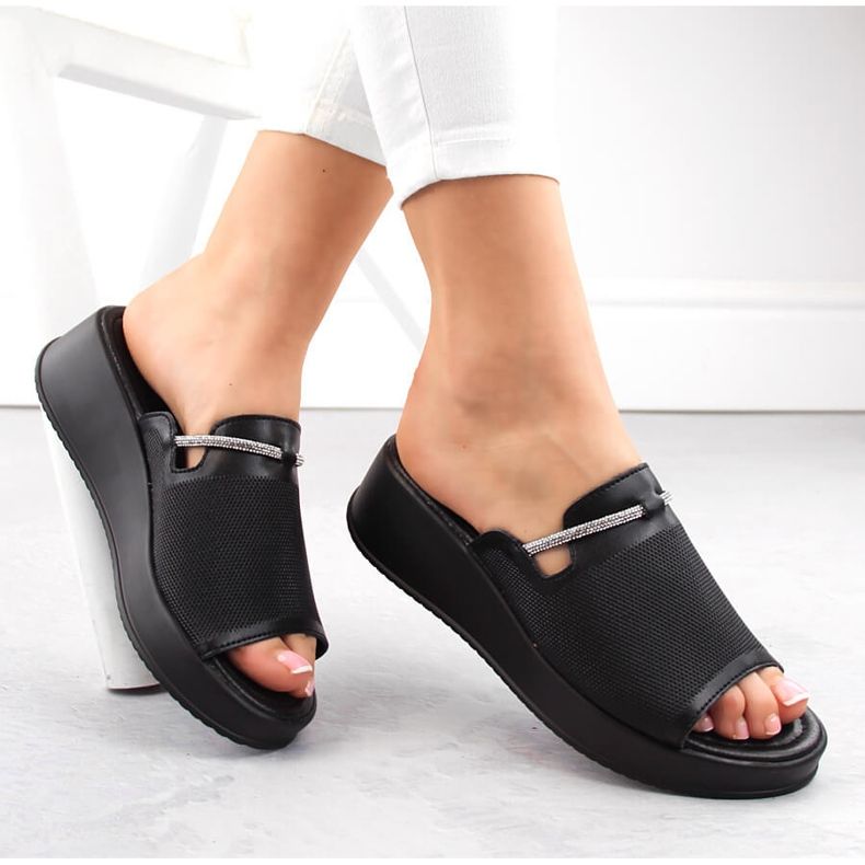 Mustat nahkaiset naisten kiila sandaalit Filippo DK6067 1