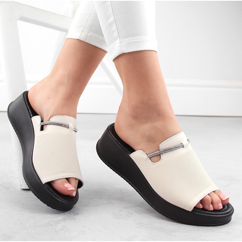 Naisten nahkaiset kiilatossut ekri Filippo DK6067 beige 1