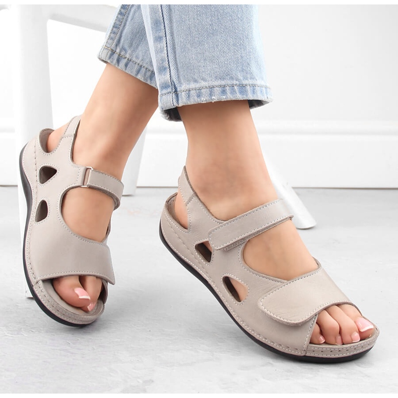 Naisten nahkasandaalit tarranauhalla, vaaleanharmaa T.Sokolski L24-158 1