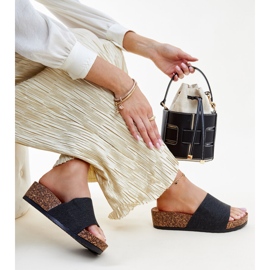 Mustat varvastossut, joissa Naifene-korkkikiila 1