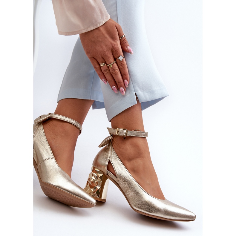 Nahkapumput jousella Maciejka 05059-25 kultaa kultainen 1