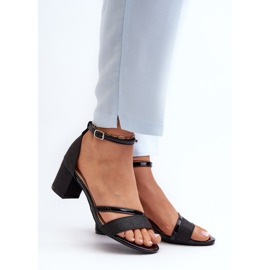 Vinceza Naisten kimaltelevat matalakorkoiset sandaalit, musta Ploemis 2