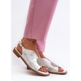 Naisten sandaalit, joissa on koristelu tasakorkokengissä S.Barski KV24-057 hopea 2