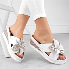 Mukavat naisten nahkaiset kiilatossut kukilla, valkoinen Artiker 54C0537 1