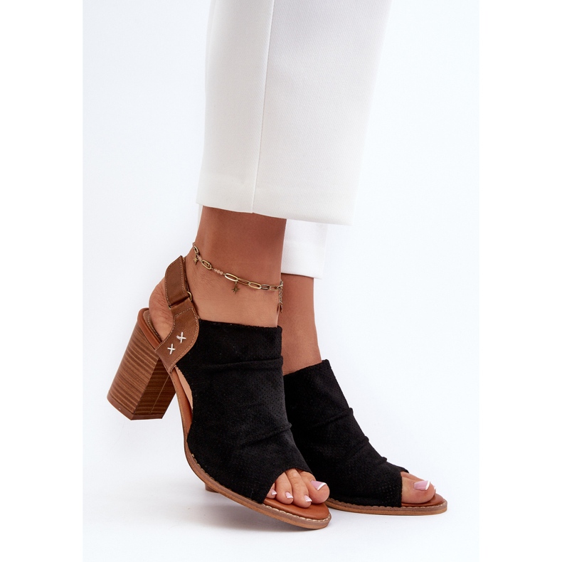 Naisten harjakattoiset sandaalit korkeakorkoisessa mustassa Roscassa 2