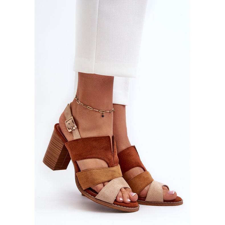 Naisten sandaalit, jotka on valmistettu Eco Suede -korkokengistä, ruskea Qutima 2