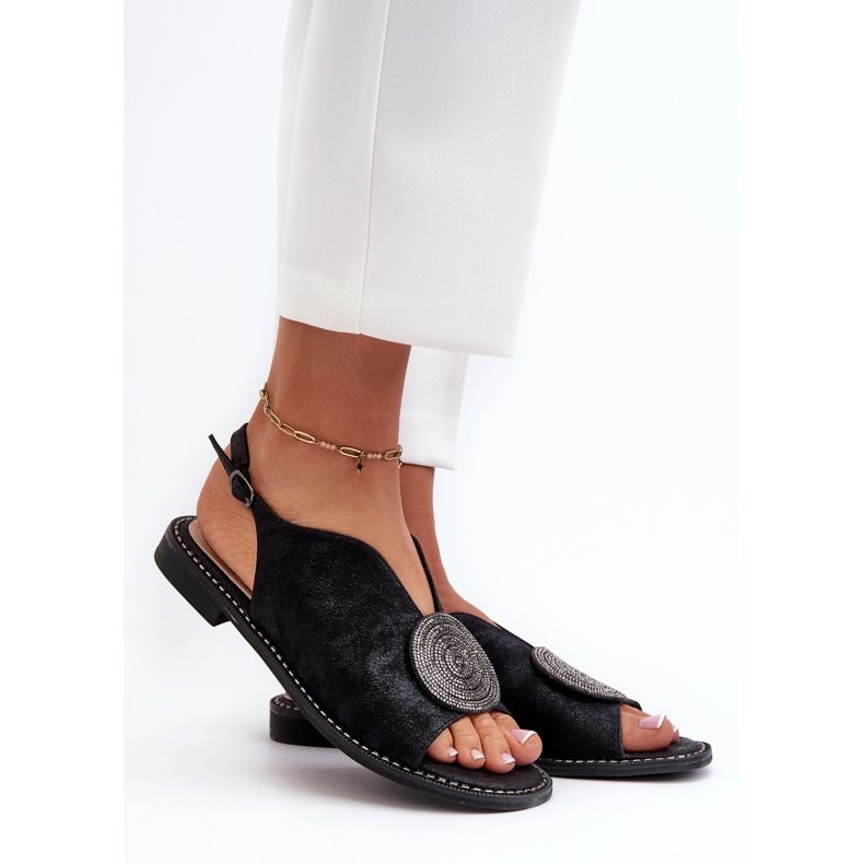 Naisten sandaalit, joissa on koristelu litteillä koroilla S.Barski KV24-057 musta 2