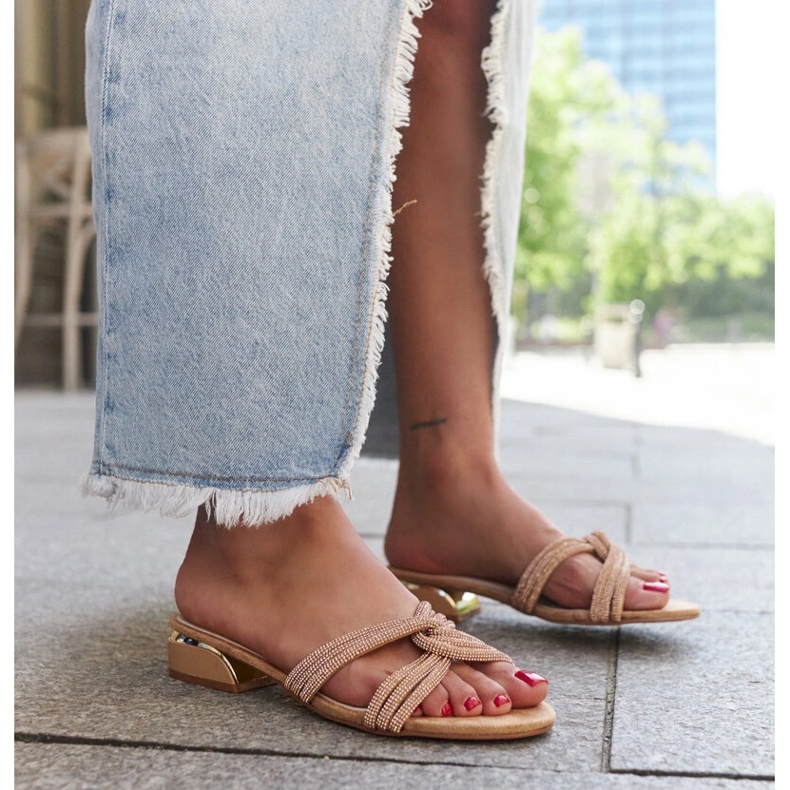 Beiget matalakorkoiset varvastossut, joissa on Ulman strassit 1