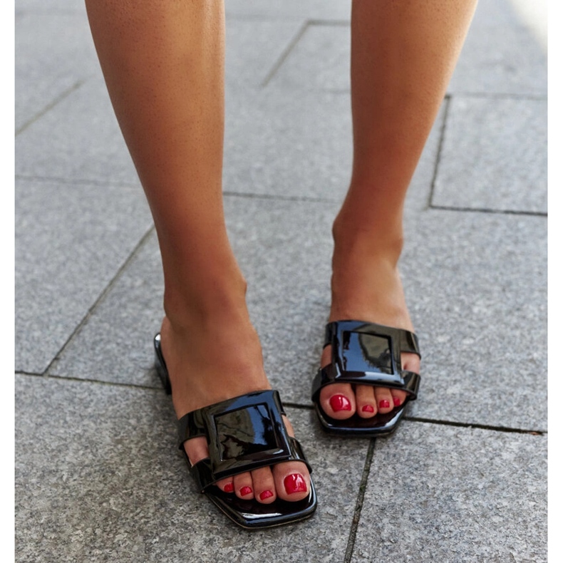 Mustat kiiltotossut, joissa Mancinia-nahkainen sisäosa 1