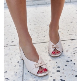 Beiget sandaalit, joissa Totana-nahkaosa 1