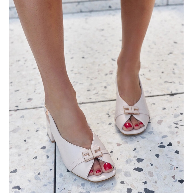 Beiget sandaalit, joissa Totana-nahkaosa 1