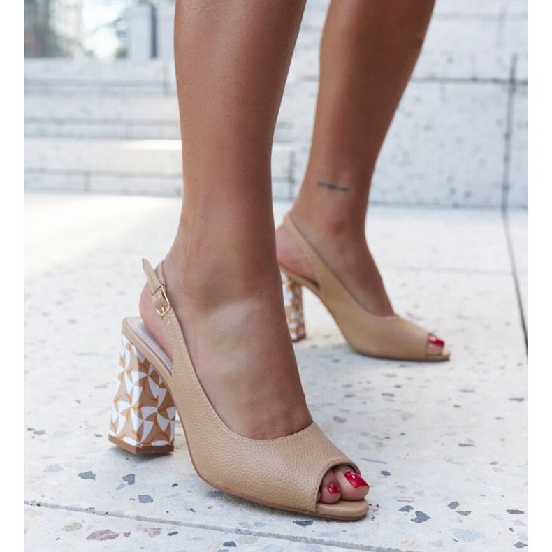 Hasna korkokenkoiset sandaalit koristeellisella korolla beige 1