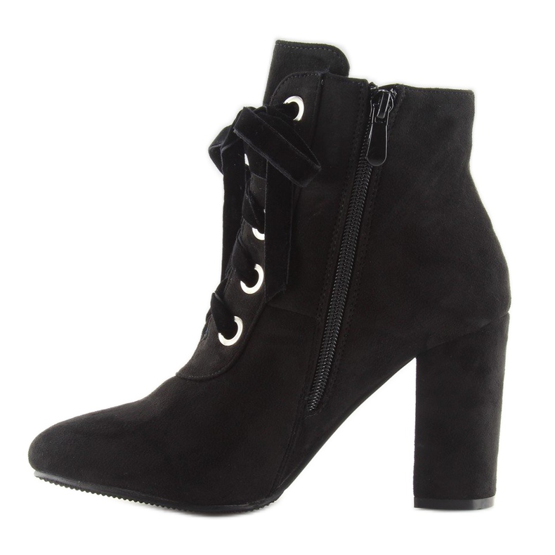 Mustat mustat saappaat leveillä koroilla 2