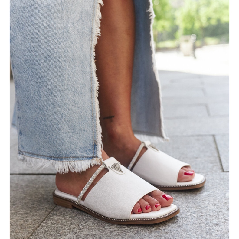 Varvastossut Antarin nahkasisäkkeellä valkoinen 1