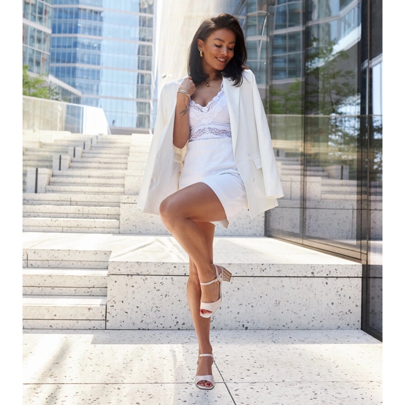 Sandaalit, joissa nahkainen sisäosa korkealla kantapäällä beige 1