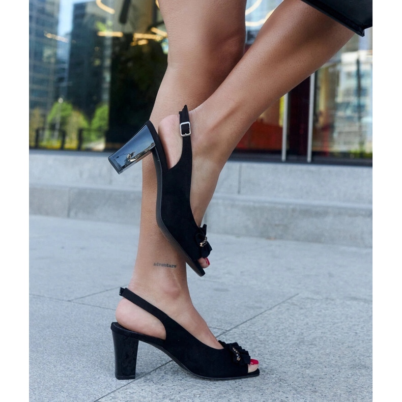 Mukaram korkokengät sandaalit koristeellisella röyhelöllä musta 1