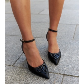 Pumput, joissa on nahkainen sisäosa ja matala Wasema-stiletto-korko musta 1