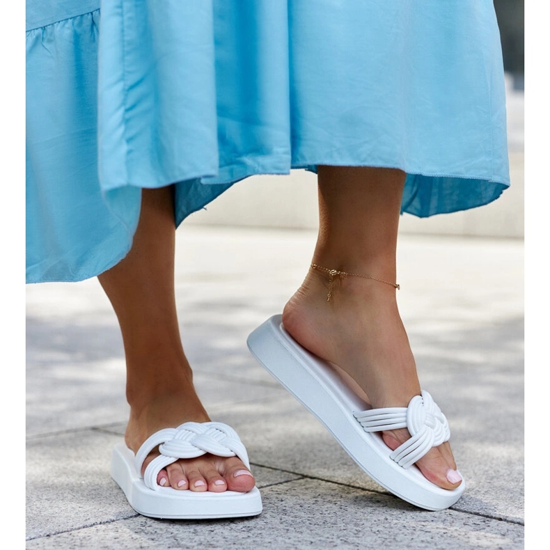 Ferrei valkoiset varvastossut valkoinen 2