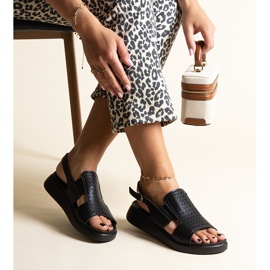 Mustat sandaalit, joissa harjakattoinen päällinen Imgne 5