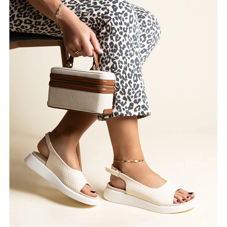 Hamond beige-sandaalit paksulla pohjalla 1