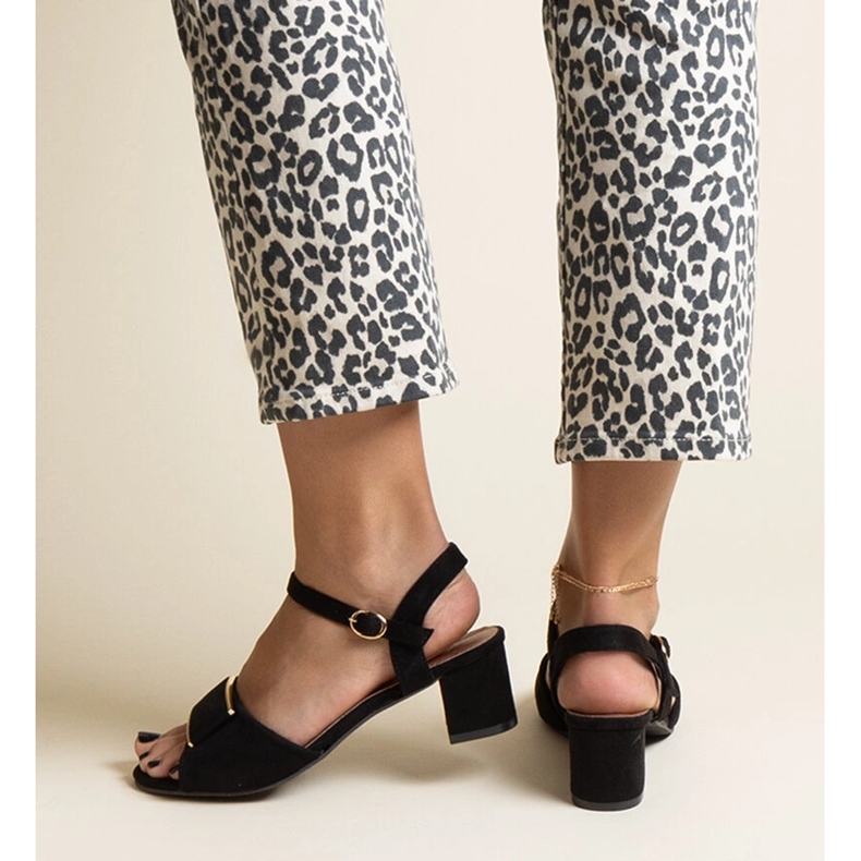 Frederican mustat matalakorkoiset sandaalit 2