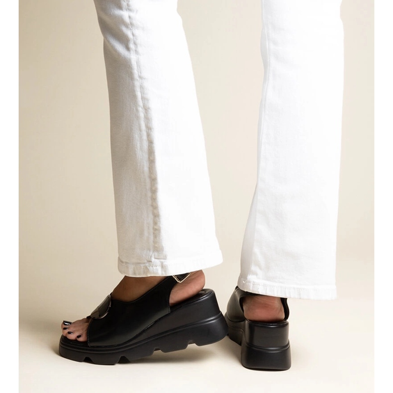 Bayley mustat solkisandaalit 1