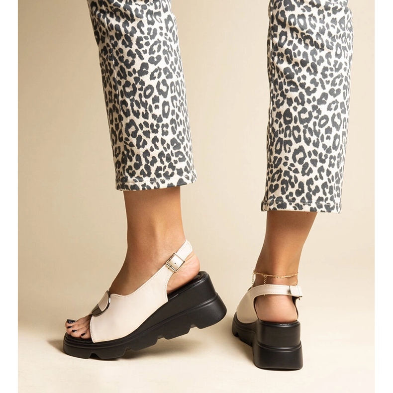 Beiget kiila sandaalit Bayley-soljella 1