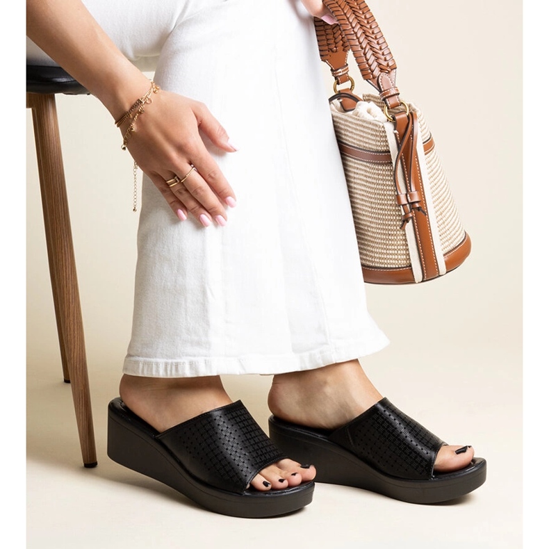 Mustat harjakattoiset kiilatossut Garvin ekonahkaa 2