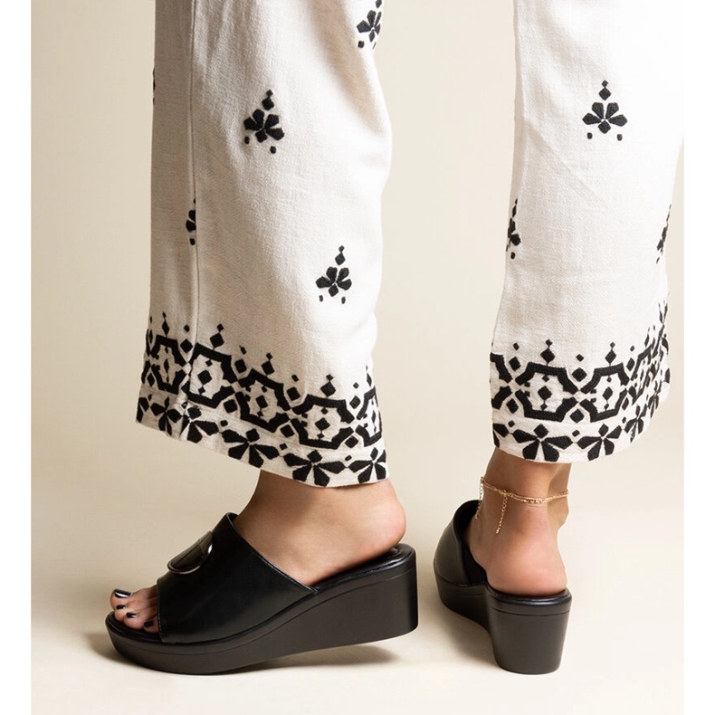 Mustat kiilamuulit, joissa Keirenh-solki 2