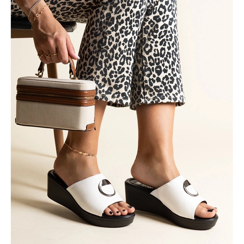 Valkoiset kiilamuulit, joissa Keirenh-solki valkoinen 1