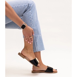 Mustat varvastossut, joissa Limera-solki 1