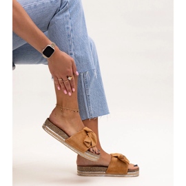 Ruskeat varvastossut massiivisella Peletra-pohjalla 1