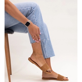 Ruskeat brodeeratut Marika-tossut 1