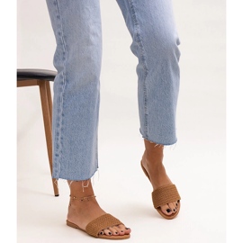 Ruskeat brodeeratut Marika-tossut 2