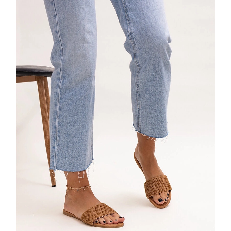 Ruskeat brodeeratut Marika-tossut 2