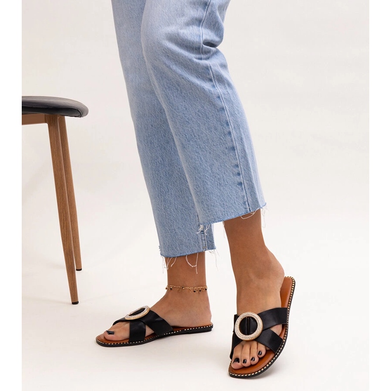 Lippalakit koristeltu Salimba-zirkonilukolla musta 1