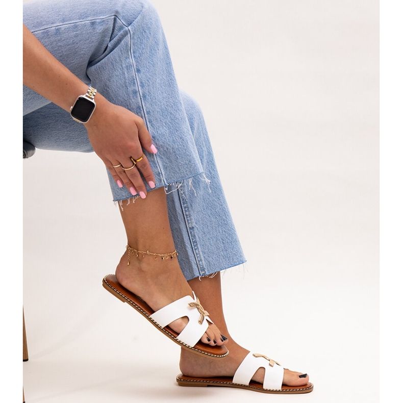 Valkoiset varvastossut, joissa Razanna-solki valkoinen 1