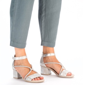 Mukavat naisten korkeakorkoiset sandaalit tarranauhalla, hopea Rieker 64654-40 2