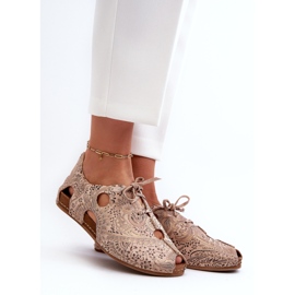 Kuvioidut naisten kengät leikkauksilla Maciejka 06431-02 beige 2