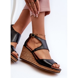 Naisten nahkaiset kiila sandaalit Maciejka 06657-01 musta 1