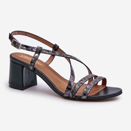 Nahkasandaalit matalakorkoisella Maciejka 06653-09 Tummanvihreä 1