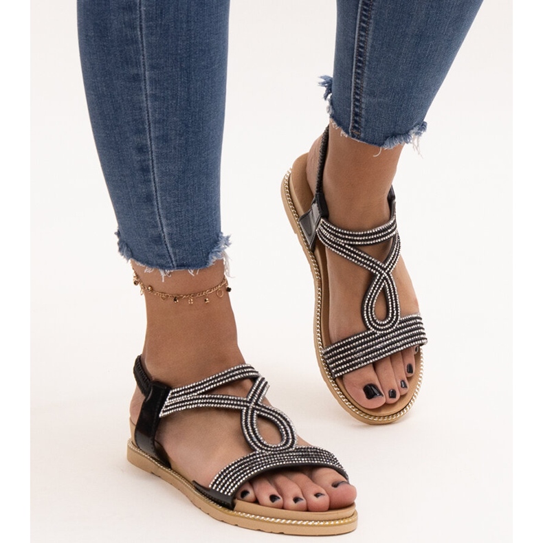 Mustat sandaalit koristeltu Detila-zirkoneilla 2