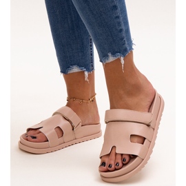 Kassiksen beigenväriset tarranauhalliset varvastossut 1