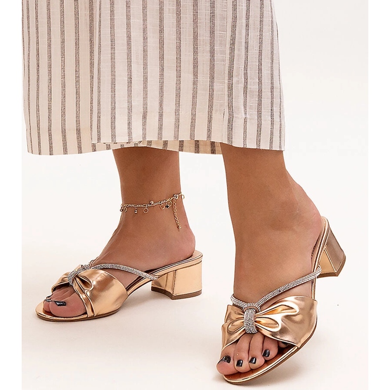 Korkokenkiä muulit koristeltu Anbrani-zirkoneilla kultainen 1