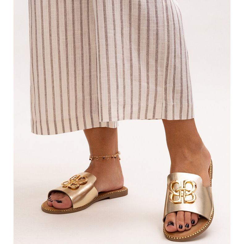 Kultaiset varvastossut, joissa on Perkin-solki kultainen 1