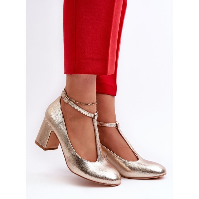 Kultaiset eko-nahkapumput korkokengissä kultainen 2